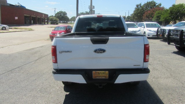 Ford F-150 Vehicle Full-screen Gallery Image 25