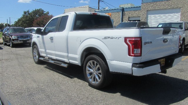 Ford F-150 Vehicle Full-screen Gallery Image 26