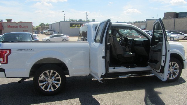 Ford F-150 Vehicle Full-screen Gallery Image 32