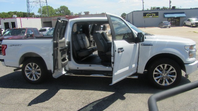 Ford F-150 Vehicle Full-screen Gallery Image 33
