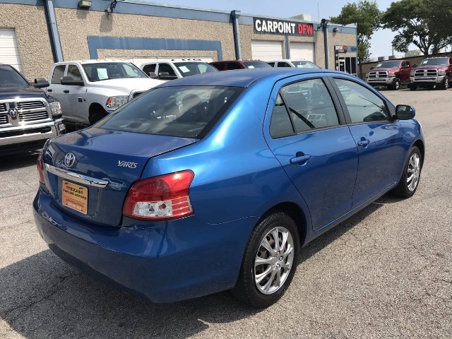 Toyota Yaris Vehicle Full-screen Gallery Image 04