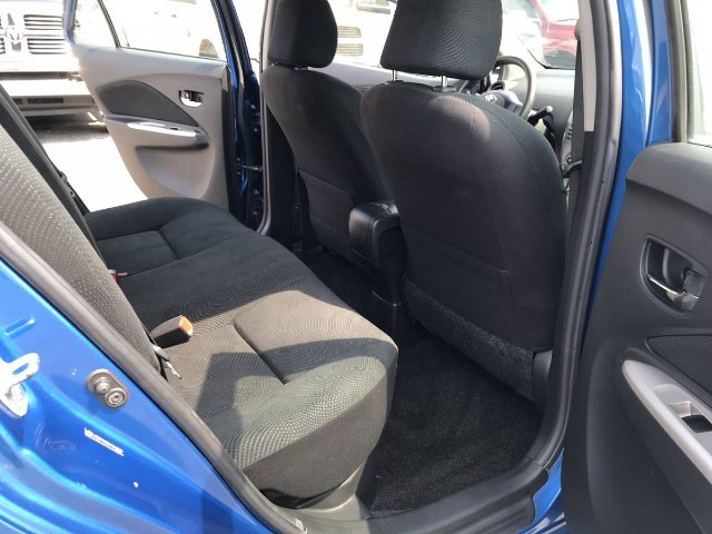 Toyota Yaris Vehicle Full-screen Gallery Image 08