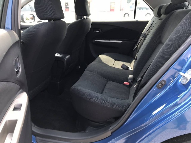 Toyota Yaris Vehicle Full-screen Gallery Image 10