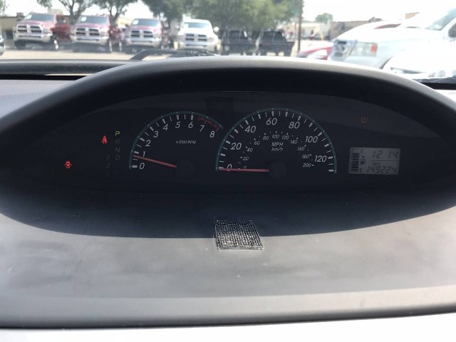 Toyota Yaris Vehicle Full-screen Gallery Image 13