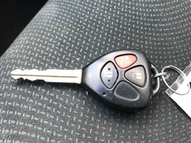 Toyota Yaris Vehicle Full-screen Gallery Image 15