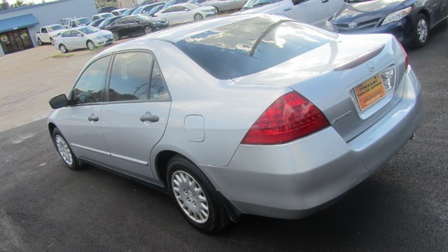 Honda Accord Sedan Vehicle Full-screen Gallery Image 4