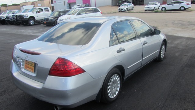 Honda Accord Sedan Vehicle Full-screen Gallery Image 6