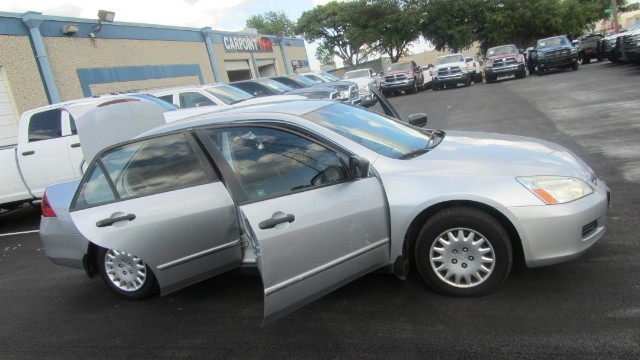 Honda Accord Sedan Vehicle Full-screen Gallery Image 7