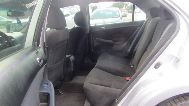 Honda Accord Sedan Vehicle Full-screen Gallery Image 10