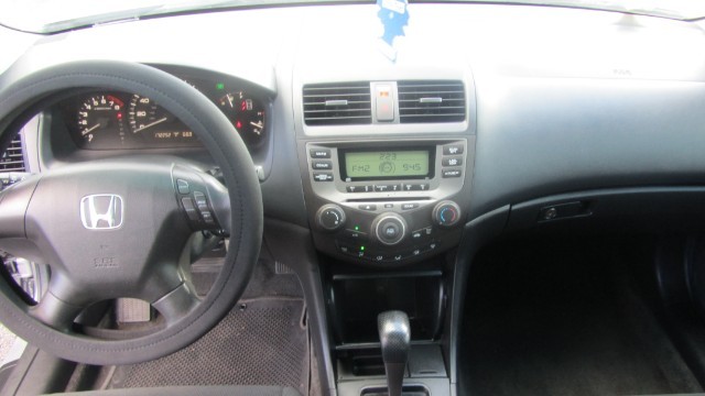 Honda Accord Sedan Vehicle Full-screen Gallery Image 12