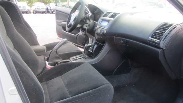 Honda Accord Sedan Vehicle Full-screen Gallery Image 14