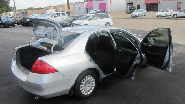 Honda Accord Sedan Vehicle Full-screen Gallery Image 16