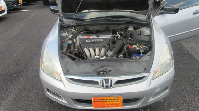 Honda Accord Sedan Vehicle Full-screen Gallery Image 17