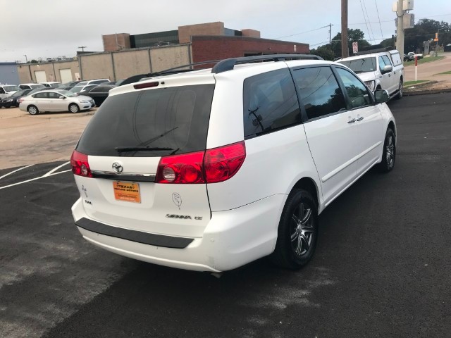 Toyota Sienna Vehicle Full-screen Gallery Image 06