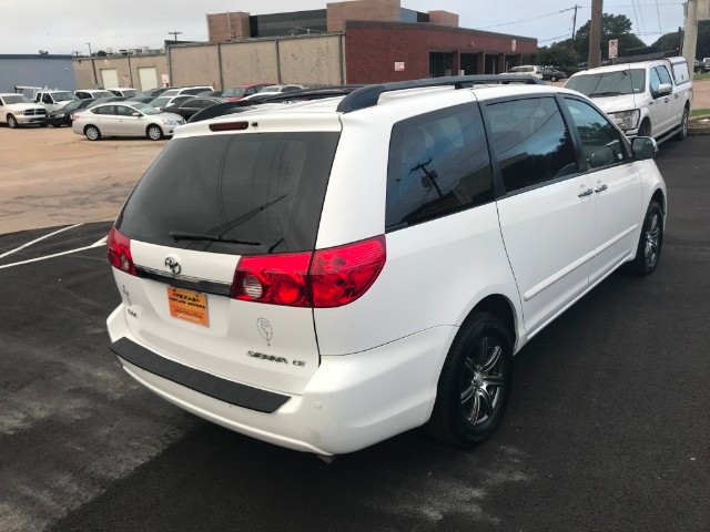 Toyota Sienna Vehicle Full-screen Gallery Image 07