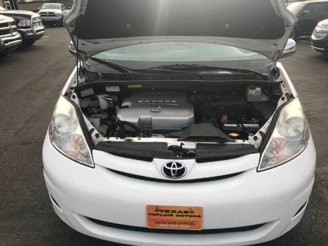 Toyota Sienna Vehicle Full-screen Gallery Image 29