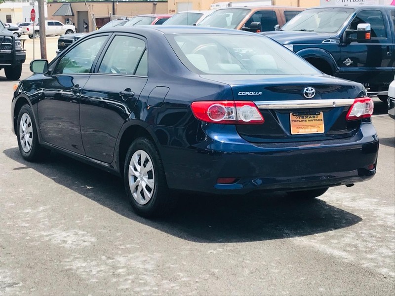 Toyota Corolla Vehicle Full-screen Gallery Image 07