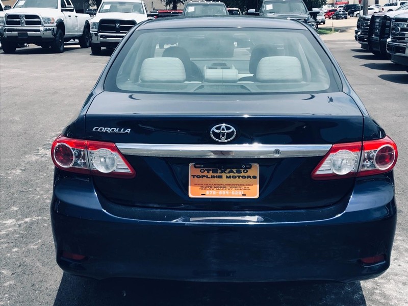 Toyota Corolla Vehicle Full-screen Gallery Image 08