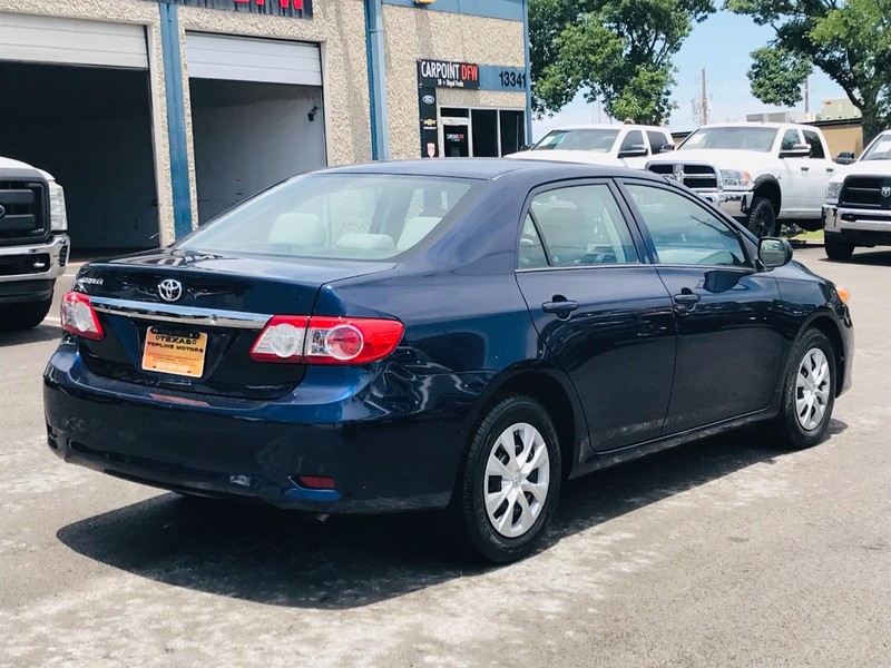 Toyota Corolla Vehicle Full-screen Gallery Image 09