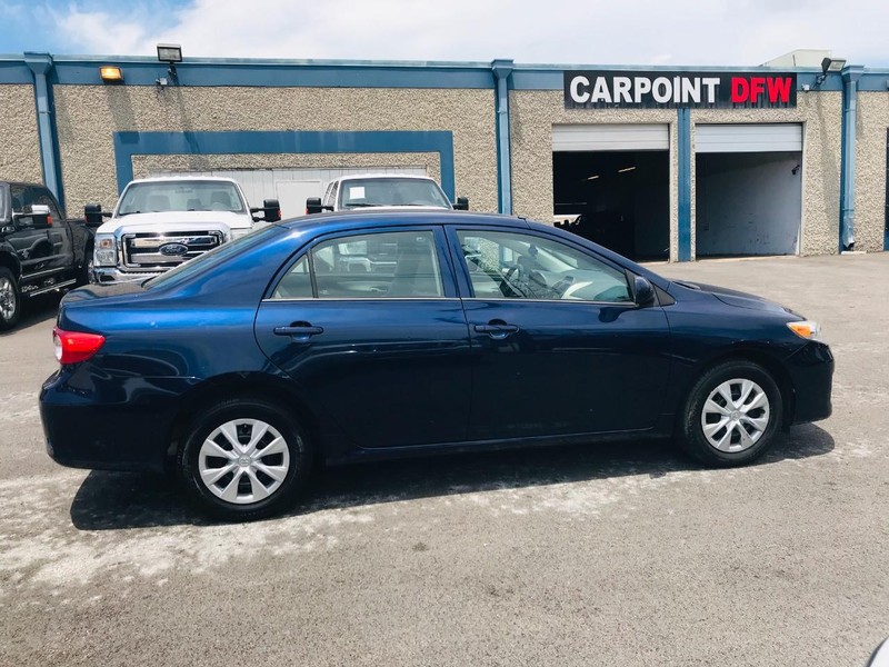 Toyota Corolla Vehicle Full-screen Gallery Image 10