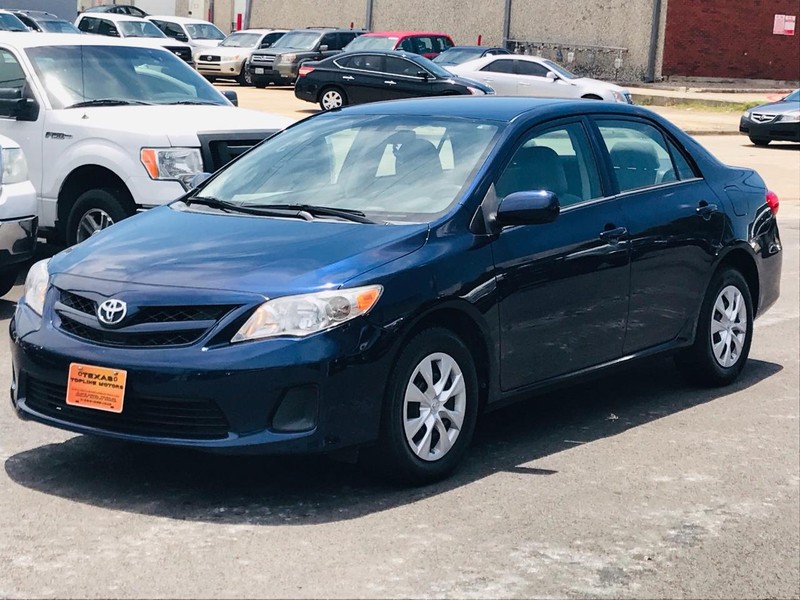 Toyota Corolla Vehicle Full-screen Gallery Image 13