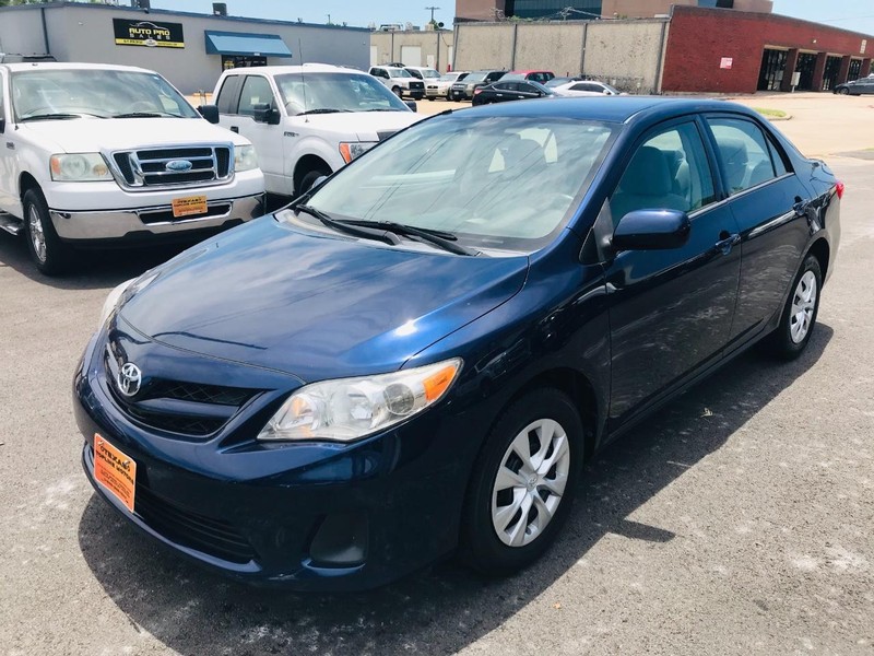 Toyota Corolla Vehicle Full-screen Gallery Image 14