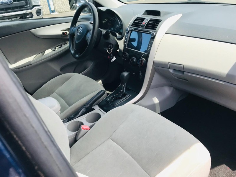 Toyota Corolla Vehicle Full-screen Gallery Image 20