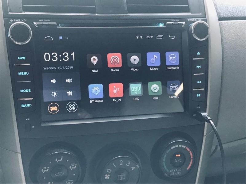 Toyota Corolla Vehicle Full-screen Gallery Image 29