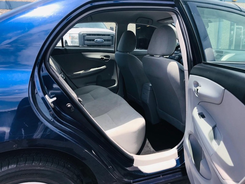 Toyota Corolla Vehicle Full-screen Gallery Image 34