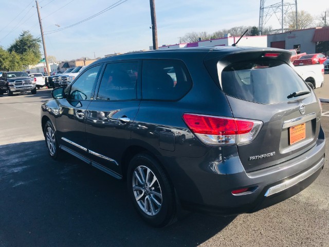 Nissan Pathfinder Vehicle Full-screen Gallery Image 03