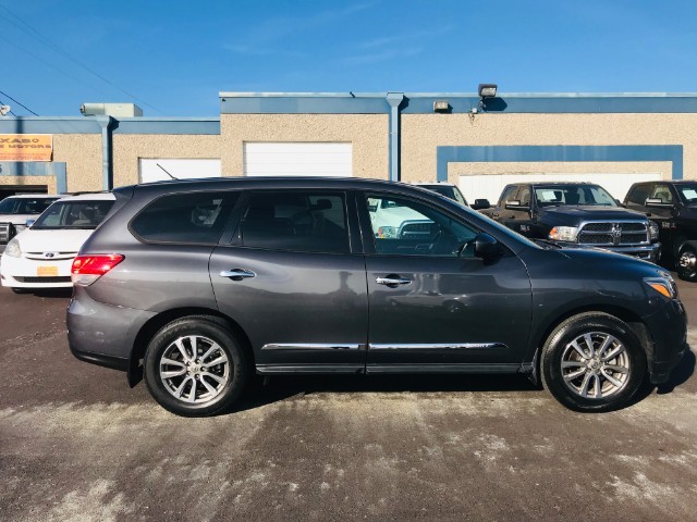 Nissan Pathfinder Vehicle Full-screen Gallery Image 08