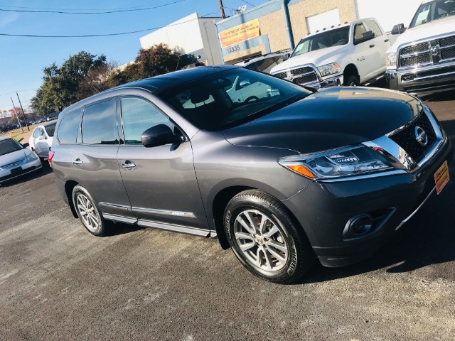 Nissan Pathfinder Vehicle Full-screen Gallery Image 09