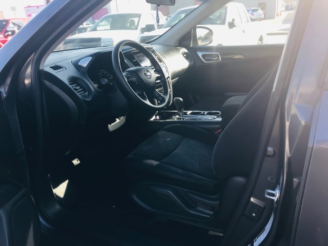 Nissan Pathfinder Vehicle Full-screen Gallery Image 11