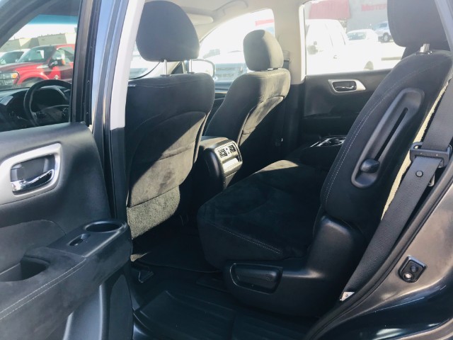 Nissan Pathfinder Vehicle Full-screen Gallery Image 12