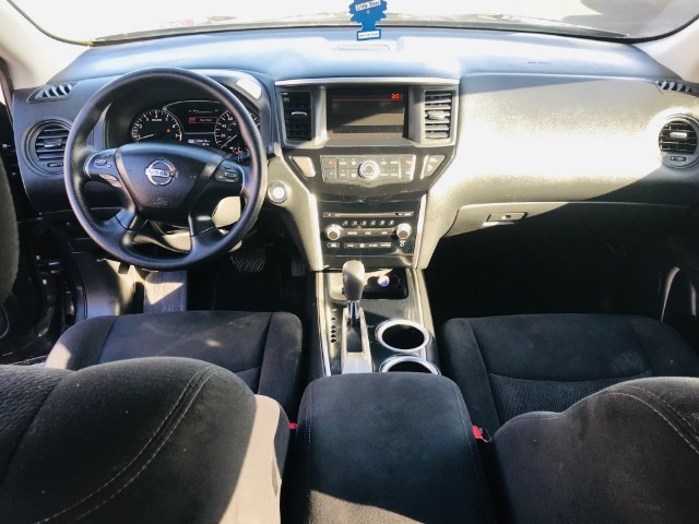 Nissan Pathfinder Vehicle Full-screen Gallery Image 13