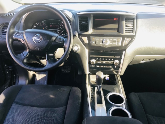 Nissan Pathfinder Vehicle Full-screen Gallery Image 14