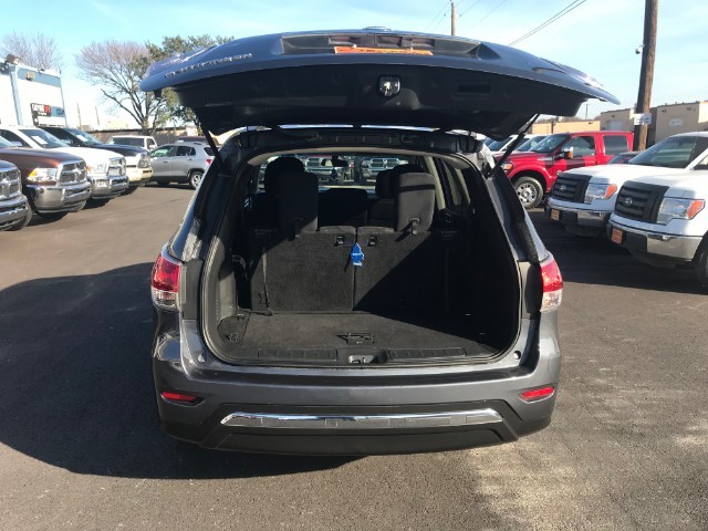 Nissan Pathfinder Vehicle Full-screen Gallery Image 15