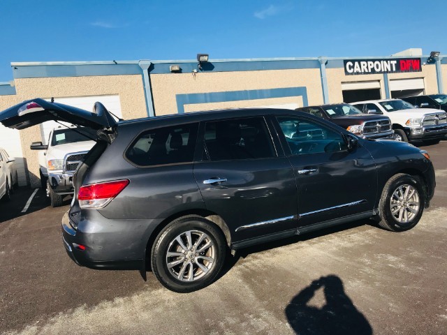 Nissan Pathfinder Vehicle Full-screen Gallery Image 16