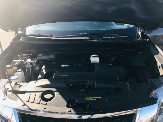 Nissan Pathfinder Vehicle Full-screen Gallery Image 18