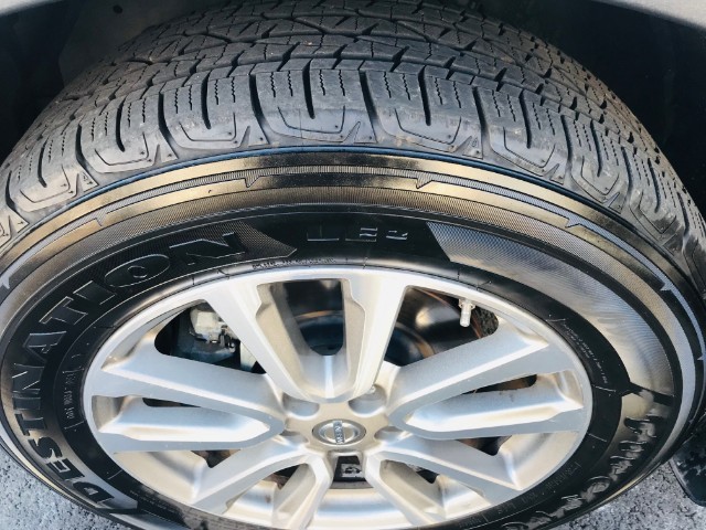 Nissan Pathfinder Vehicle Full-screen Gallery Image 19