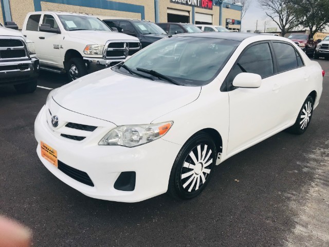 Toyota Corolla Vehicle Full-screen Gallery Image 02