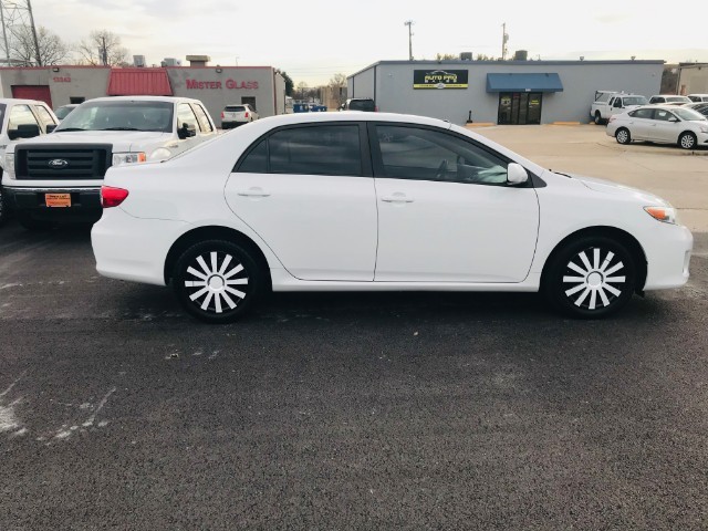 Toyota Corolla Vehicle Full-screen Gallery Image 04