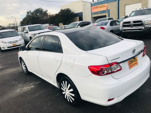 Toyota Corolla Vehicle Full-screen Gallery Image 05