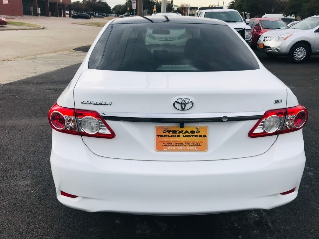 Toyota Corolla Vehicle Full-screen Gallery Image 06