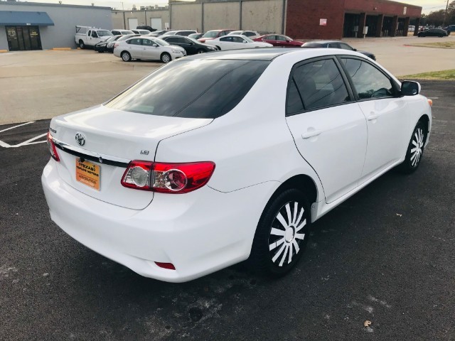 Toyota Corolla Vehicle Full-screen Gallery Image 07