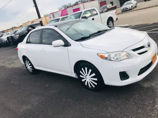 Toyota Corolla Vehicle Full-screen Gallery Image 08