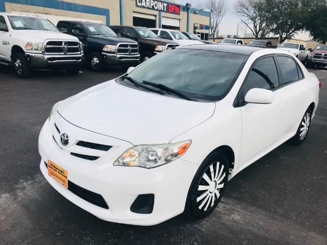 Toyota Corolla Vehicle Full-screen Gallery Image 09