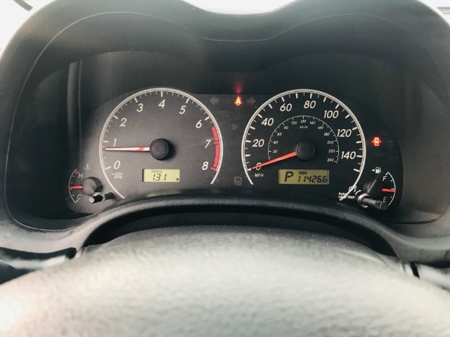 Toyota Corolla Vehicle Full-screen Gallery Image 18