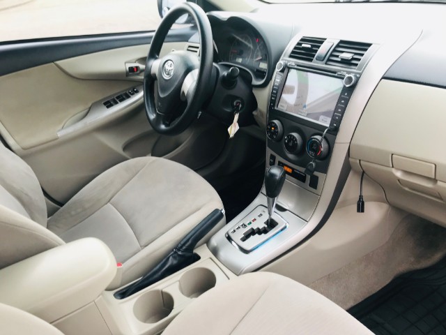 Toyota Corolla Vehicle Full-screen Gallery Image 22