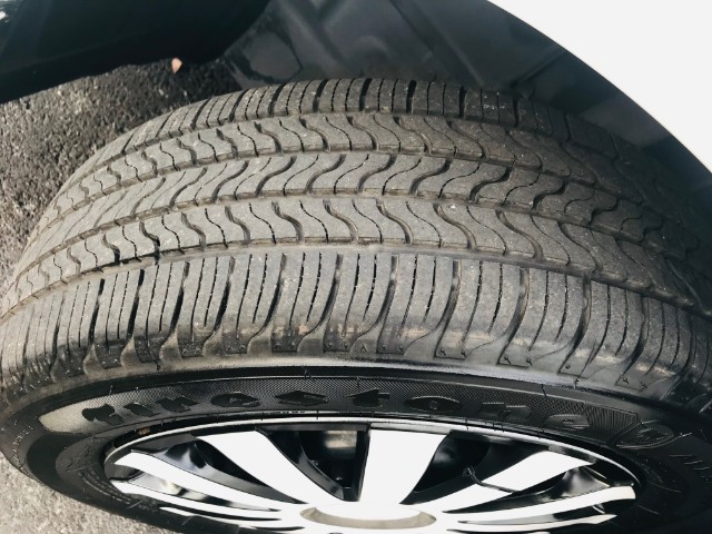 Toyota Corolla Vehicle Full-screen Gallery Image 24